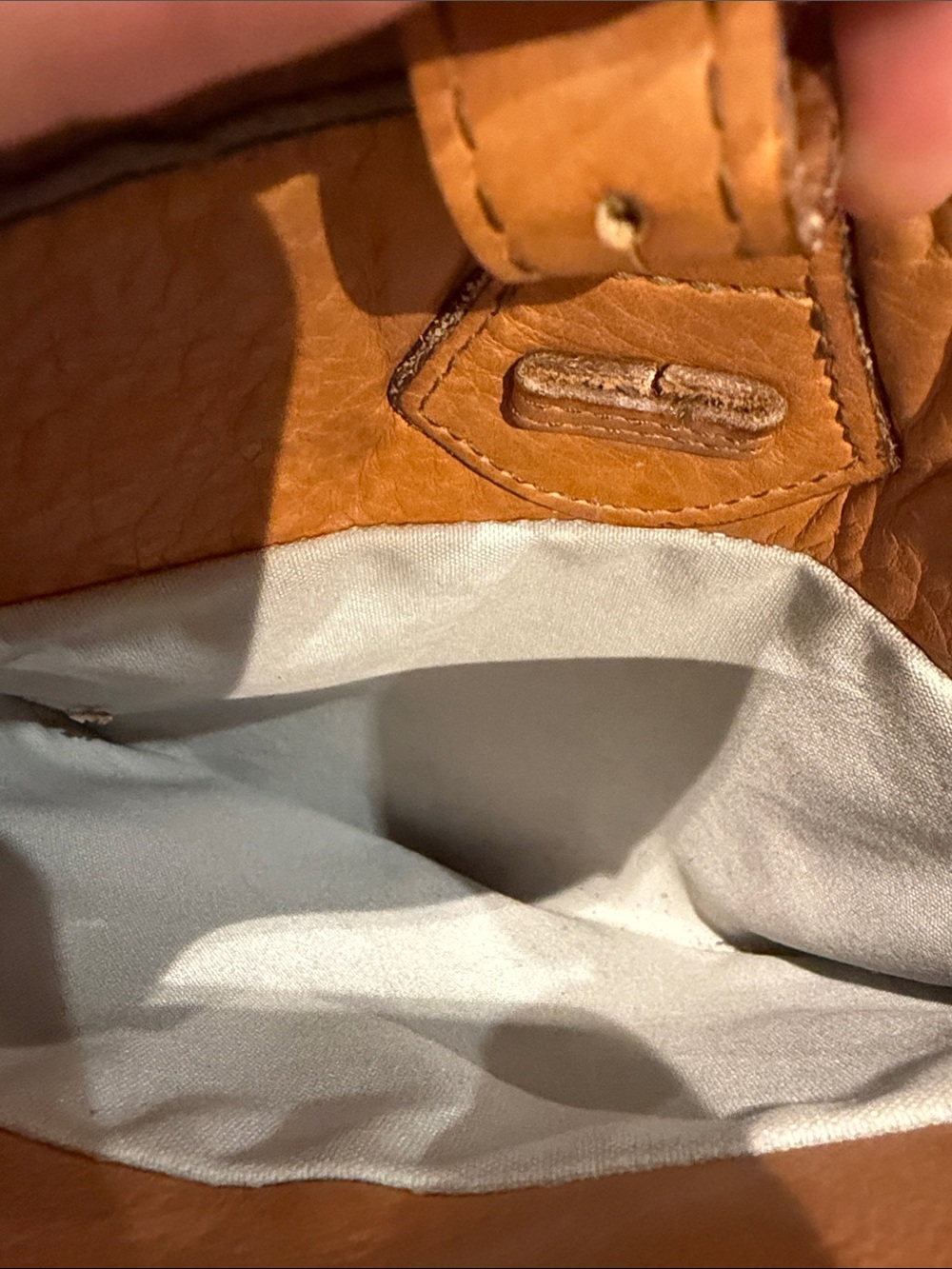 Classic Tan Leather Crossbody Bag with Adjustable Strap - Picture 8 of 14
